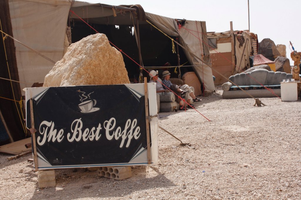 03-Coffee stand on the Wadi Mujib escarpment.jpg - Coffee stand on the Wadi Mujib escarpment